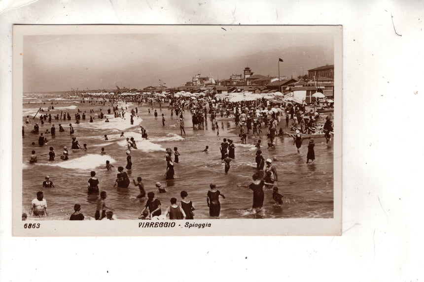 Cartolina antica Viareggio bagnanti in spiaggia Lucca