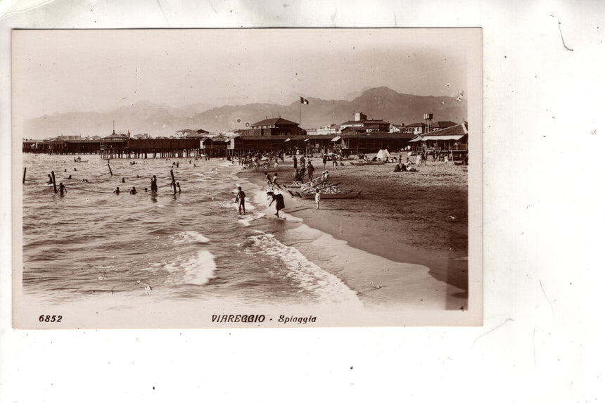 Cartolina antica Viareggio bagnanti in spiaggia Lucca