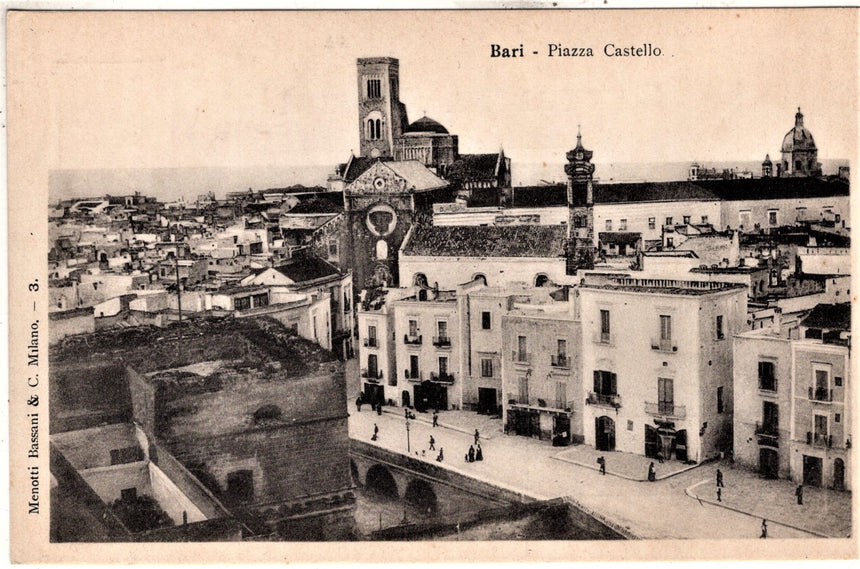 Cartolina antica Bari piazza Castello