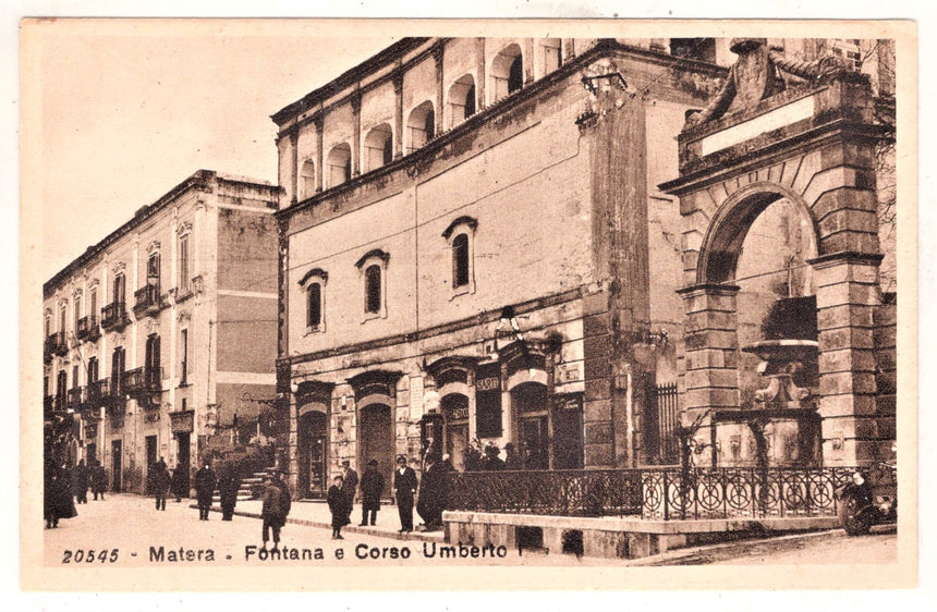 Cartolina antica Matera fontana e corso Umberto