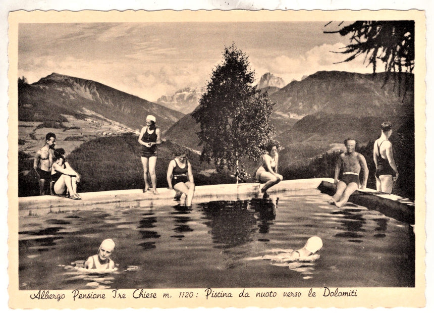 Bolzano Val Gardena albergo tre chiese la piscina verso le Dolomiti