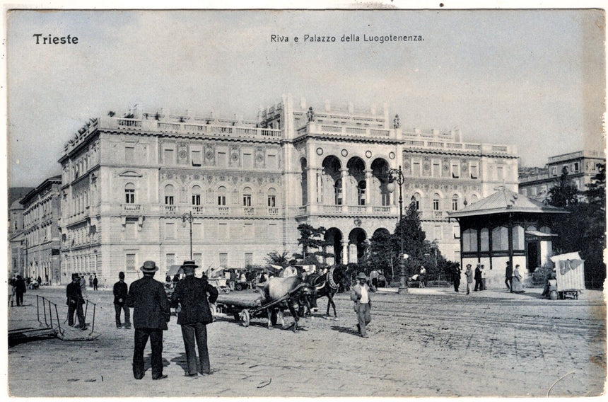 Trieste riva e palazzo Luogotenenza