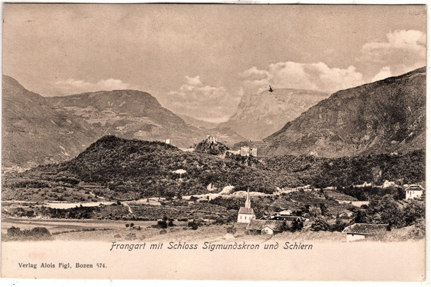 Sudtirol Alto Adige  Frangart mit schloss Sigmundskrone und Schlern