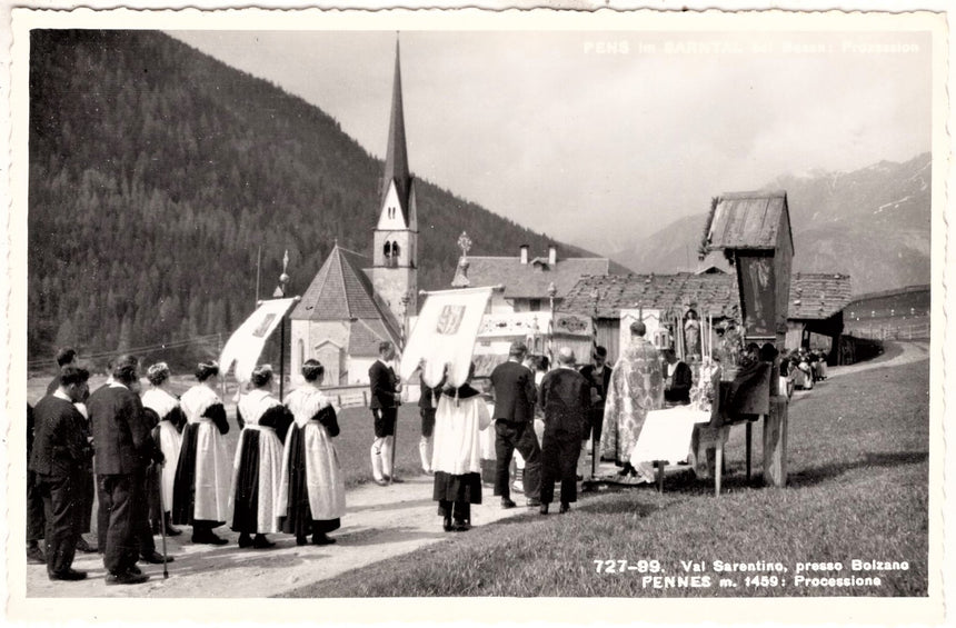 Sudtirol Alto Adige Val Sarentino processione in Pennes