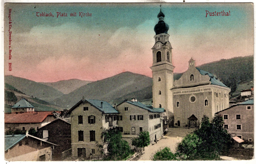 Sudtirol Alto Adige Toblach  Platz mit Kirche