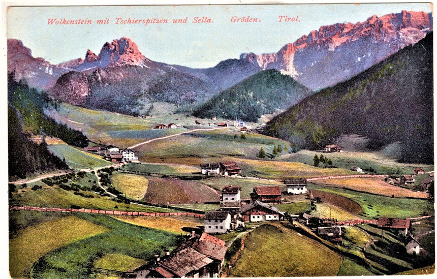 Sudtirol Alto Adige Wolkenstein mit Tschierspitzen und Sella