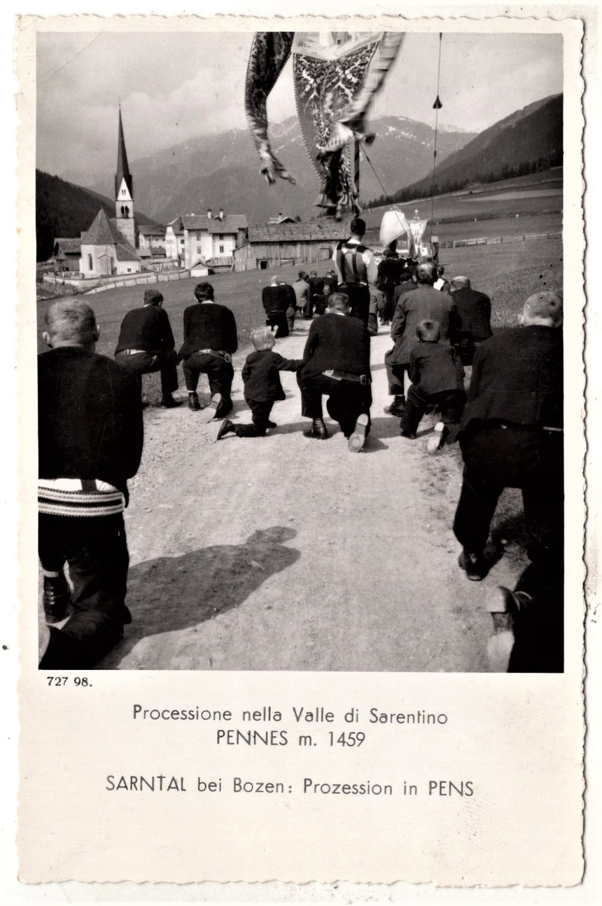 Cartolina Sudtirol Alto Adige Bolzano Bozen Pennes processione Sarntal prozession in pens | Collezionissimo