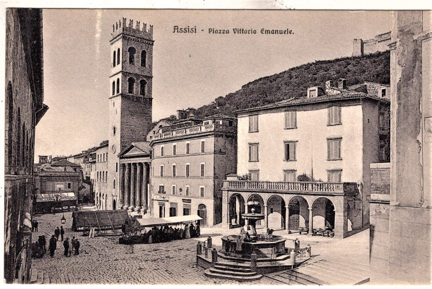 Cartolina Assisi piazza V.Emanuele | Collezionissimo