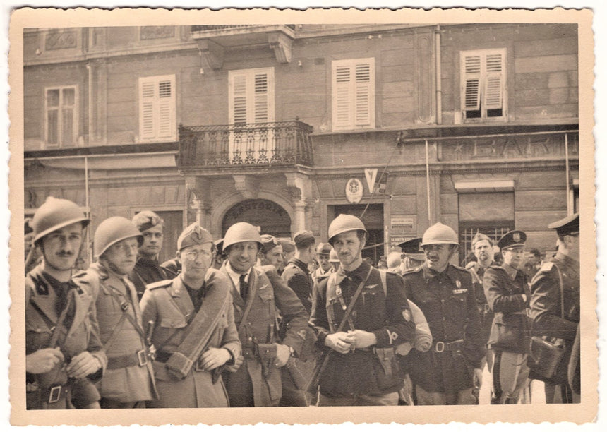 Cartolina Militare Seconda Guerra Mondiale foto gruppo militari | Collezionissimo