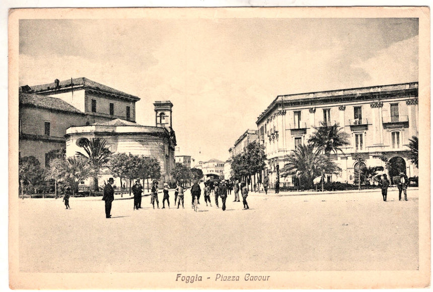 Cartolina Foggia piazza Cavour | Collezionissimo