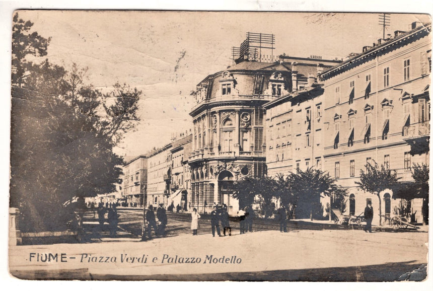 Cartolina Fiume piazza Verdi e palazzo Modello | Collezionissimo