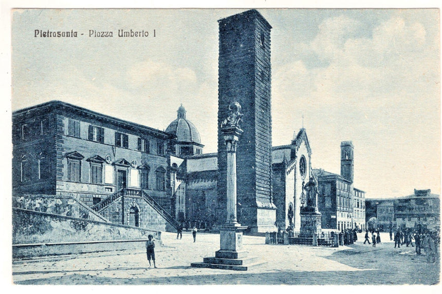 Cartolina Pietrasanta piazza Umberto I Lucca | Collezionissimo