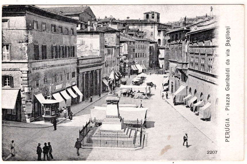 Cartolina Perugia Piazza Garibaldi | Collezionissimo