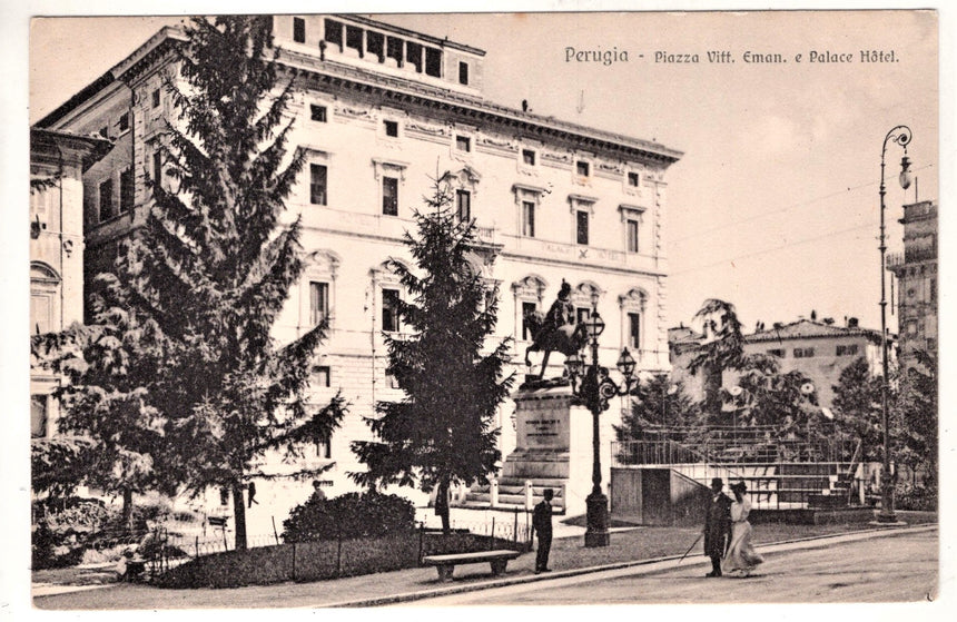 Cartolina Perugia Piazza V.Emanuele e Palace hotel | Collezionissimo