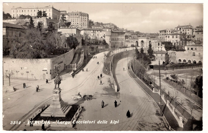 Cartolina Perugia Largo cacciatori delle Alpi | Collezionissimo