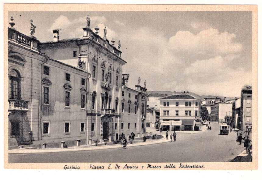 Cartolina Gorizia Grado piazza De Amicis | Collezionissimo