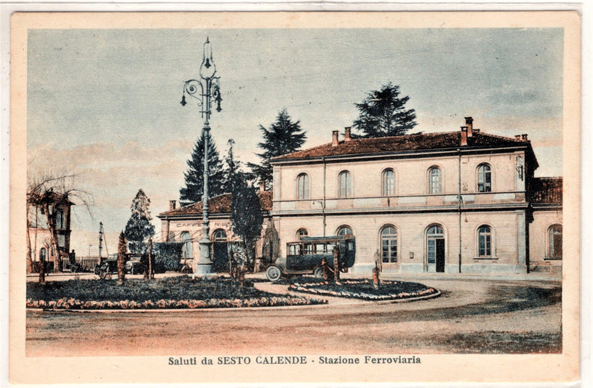 Cartolina Varese saluti da Sesto Calende la stazione ferroviaria | Collezionissimo