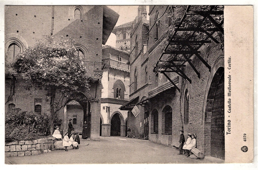 Cartolina Torino Castello Medioevale il cortile | Collezionissimo