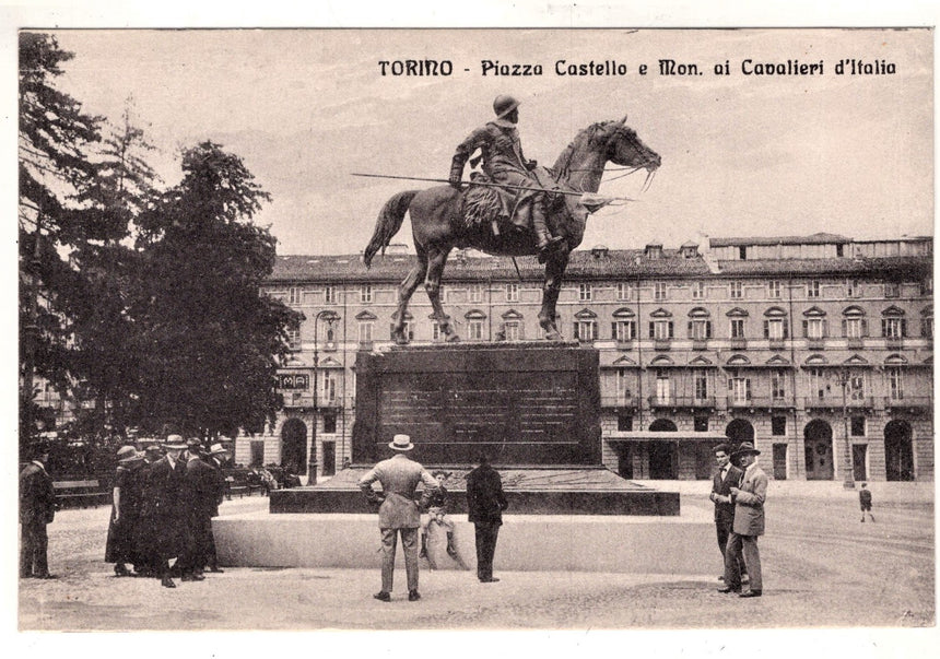 Cartolina Torino piazza Castello e mon. Ai Cavalieri d Italia | Collezionissimo